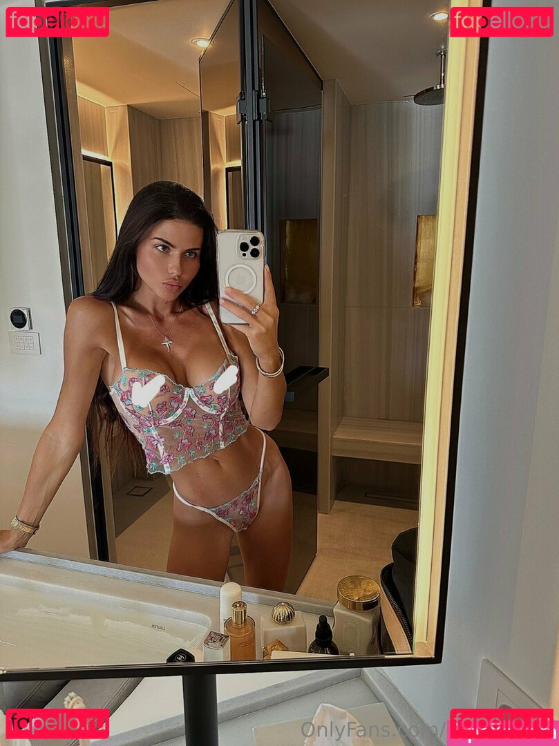 Leyla / leyla_night Onlyfans Photo Gallery 