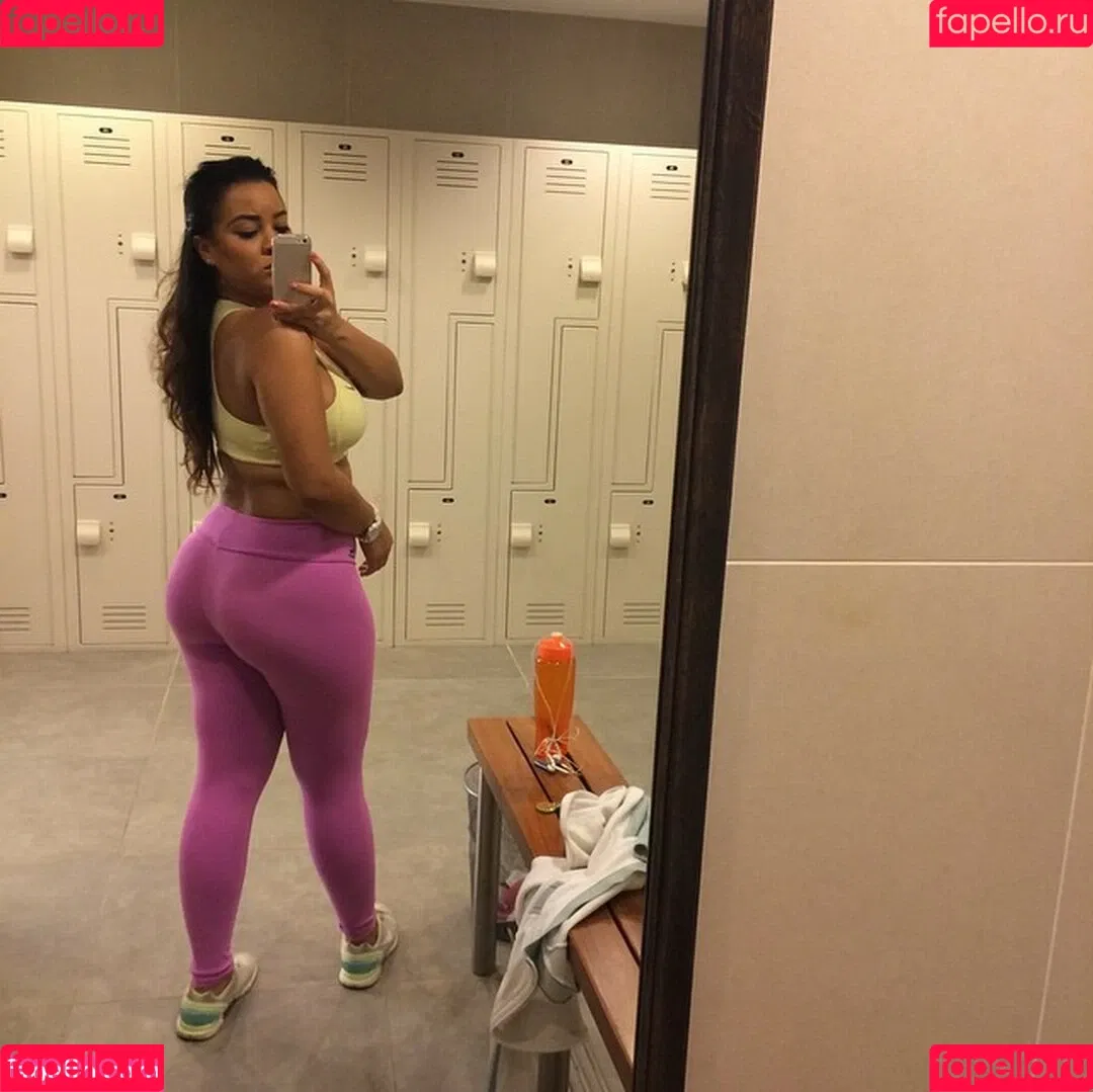 Toni Salina Chee Young Onlyfans Photo Gallery 