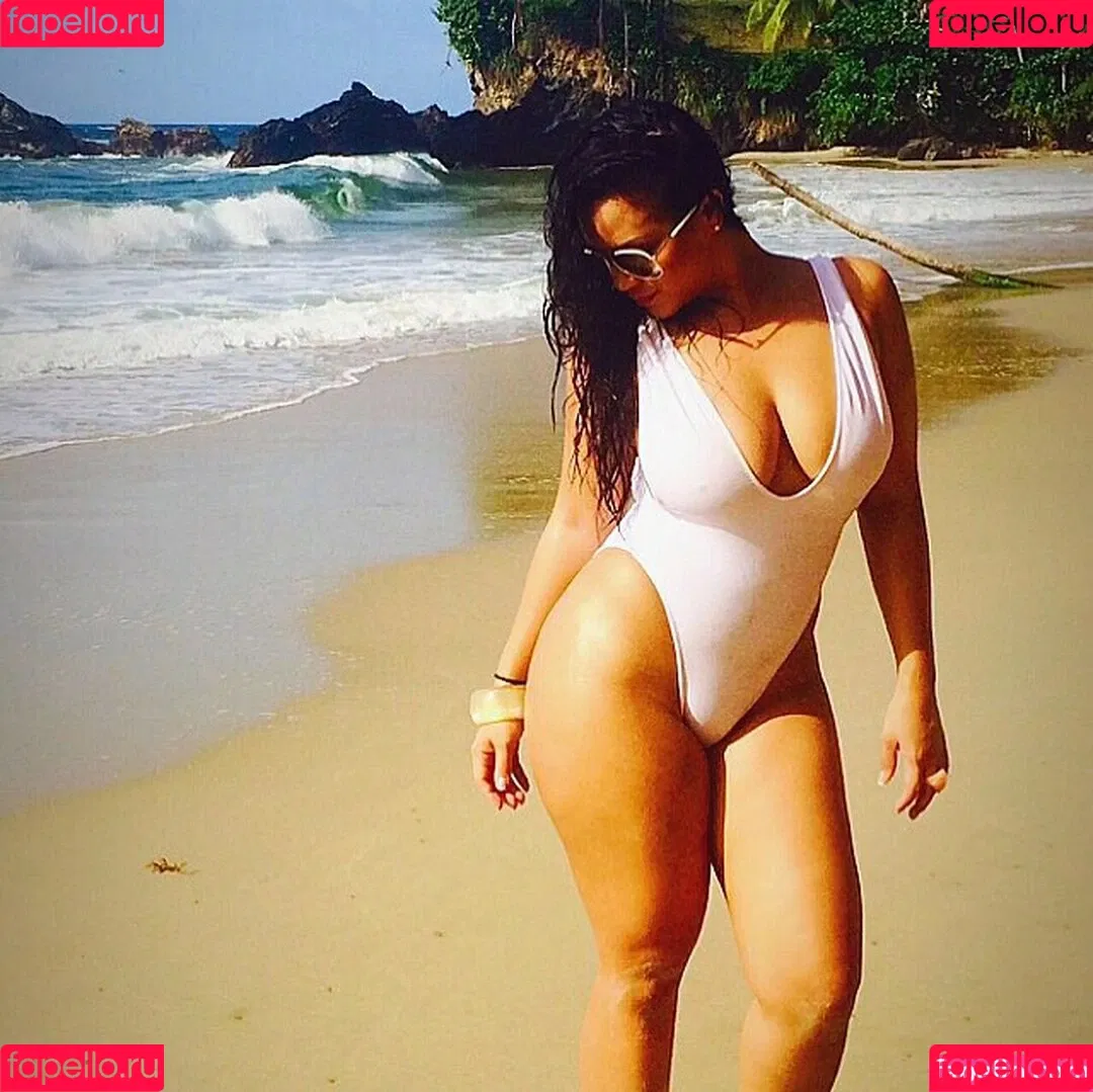 Toni Salina Chee Young Onlyfans Photo Gallery 