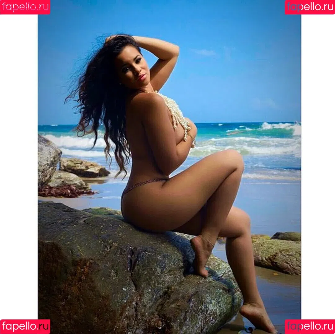 Toni Salina Chee Young Onlyfans Photo Gallery 