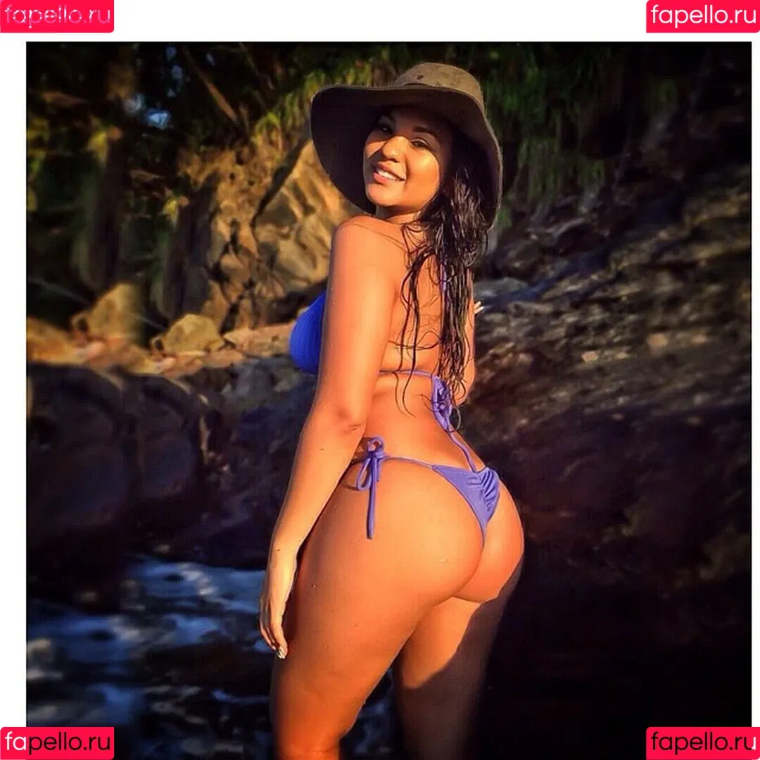 Toni Salina Chee Young Onlyfans Photo Gallery 
