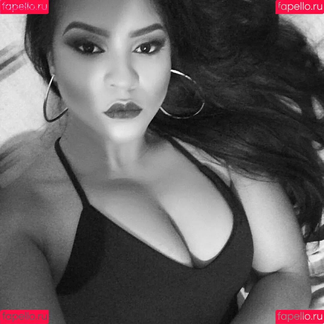 Toni Salina Chee Young Onlyfans Photo Gallery 