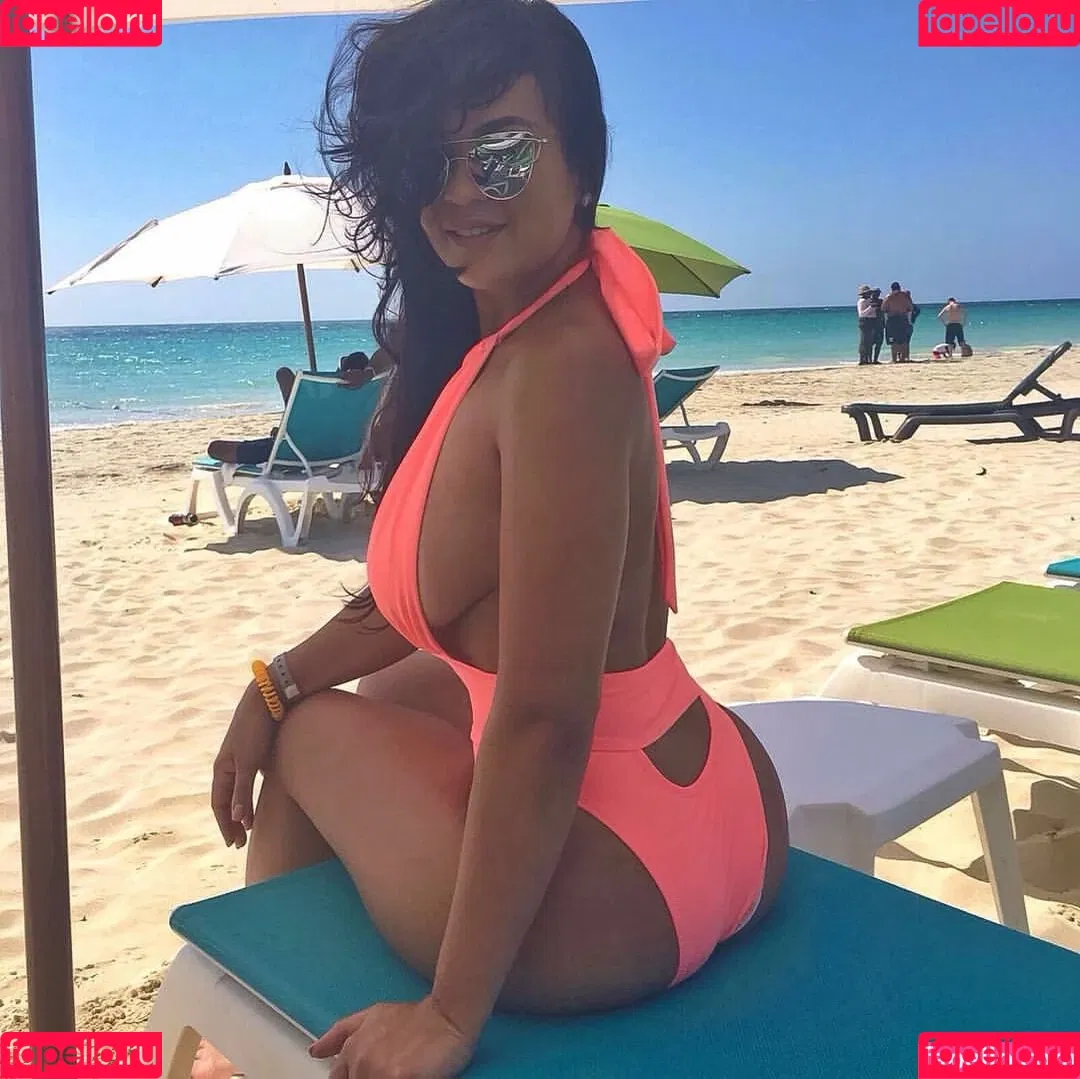 Toni Salina Chee Young Onlyfans Photo Gallery 