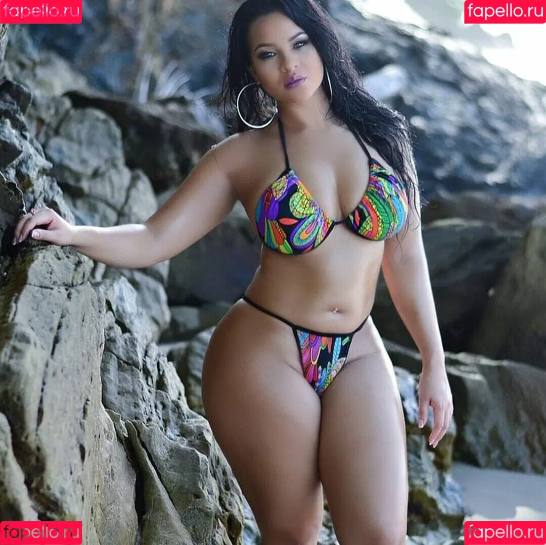 Toni Salina Chee Young Onlyfans Photo Gallery 