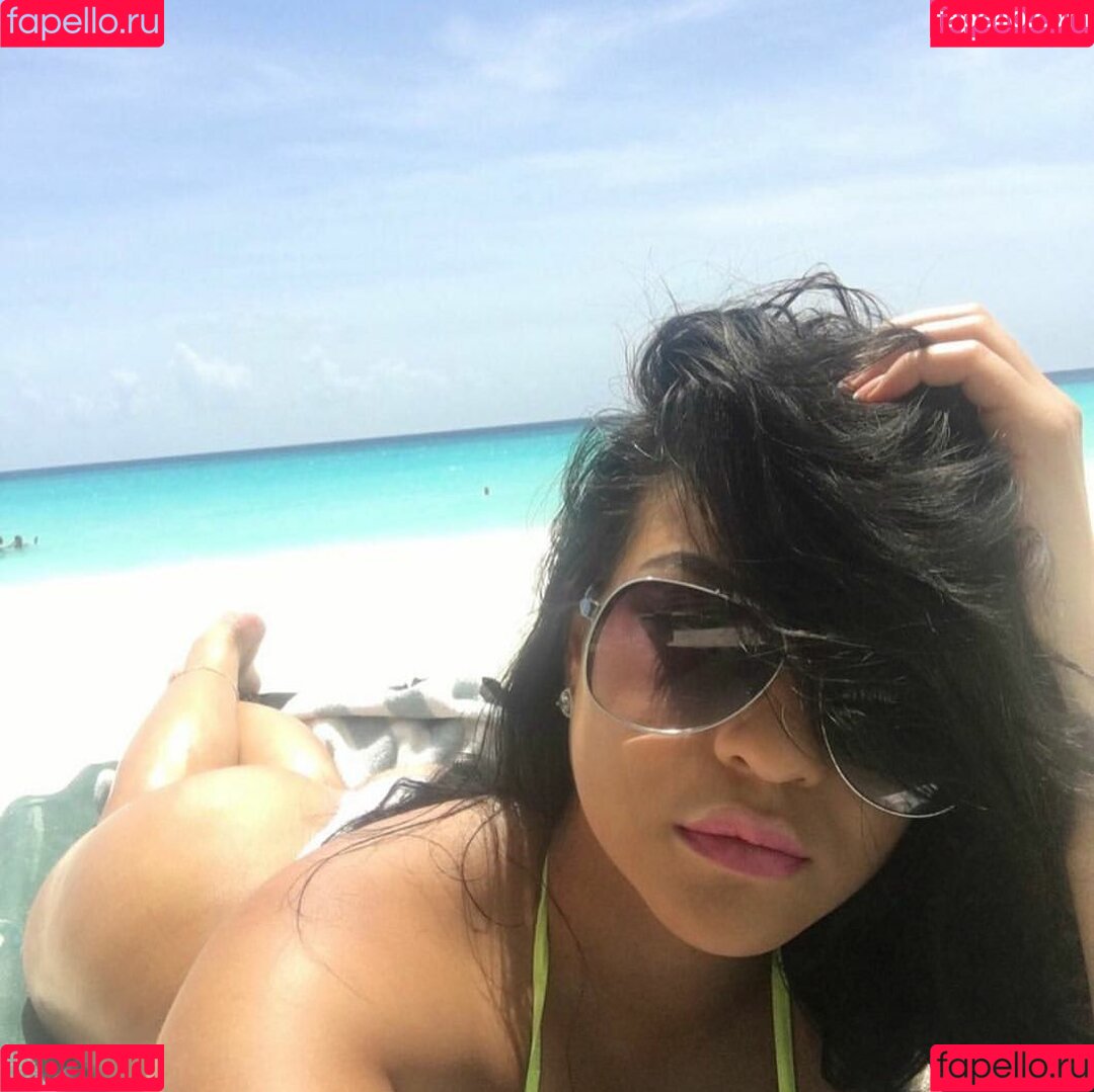 Toni Salina Chee Young Onlyfans Photo Gallery 