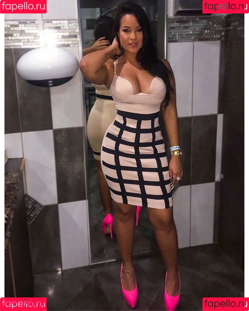 Toni Salina Chee Young Onlyfans Photo Gallery 