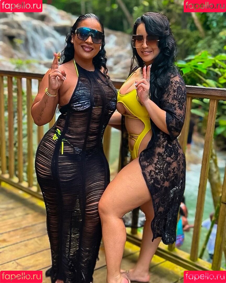 Toni Salina Chee Young Onlyfans Photo Gallery 