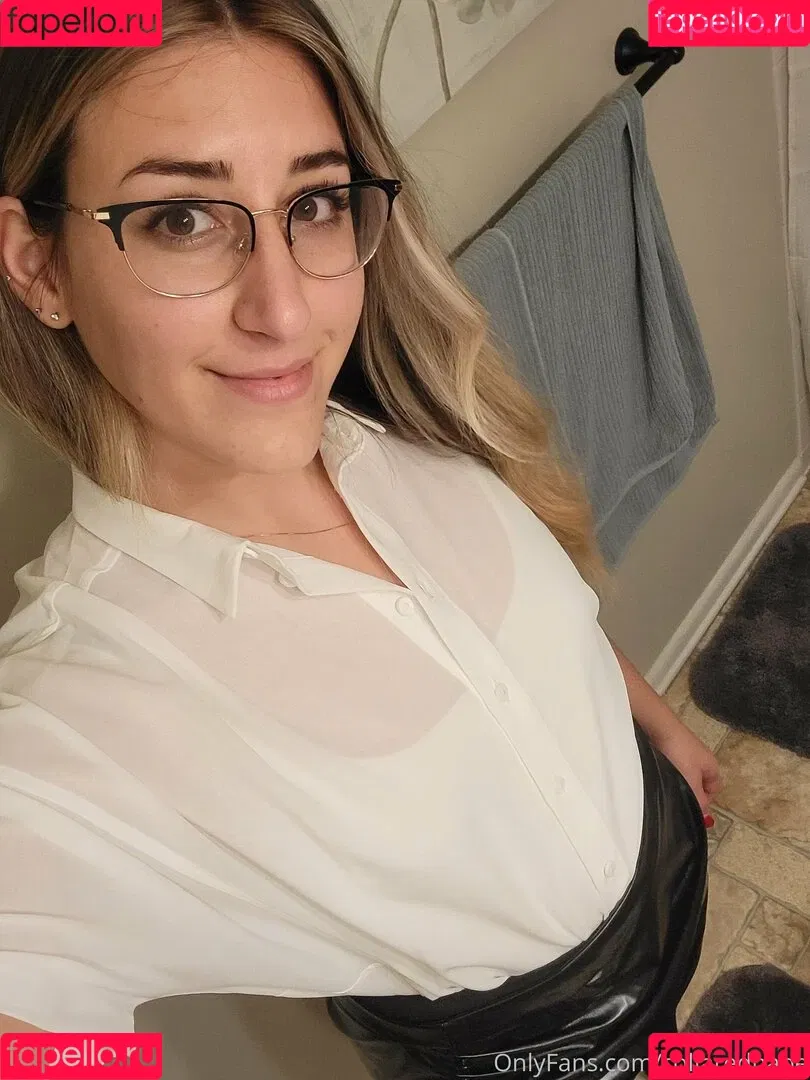 collaredbabe Onlyfans Photo Gallery 