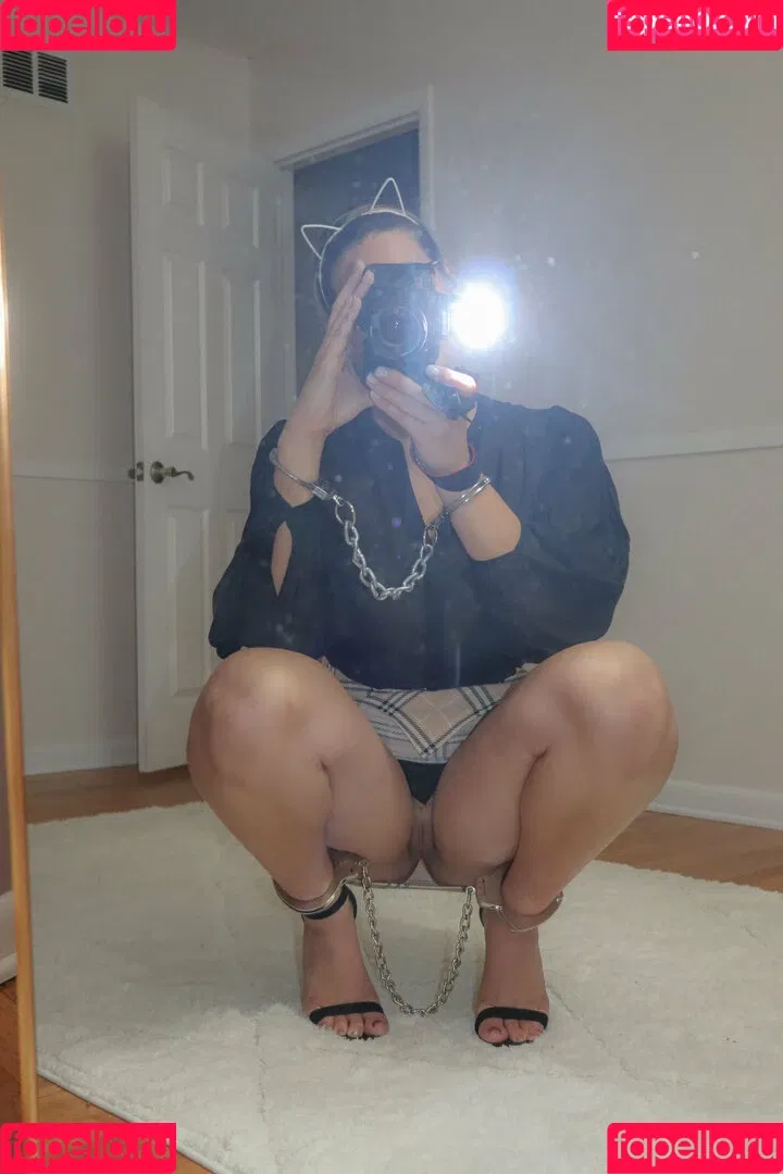 collaredbabe Onlyfans Photo Gallery 