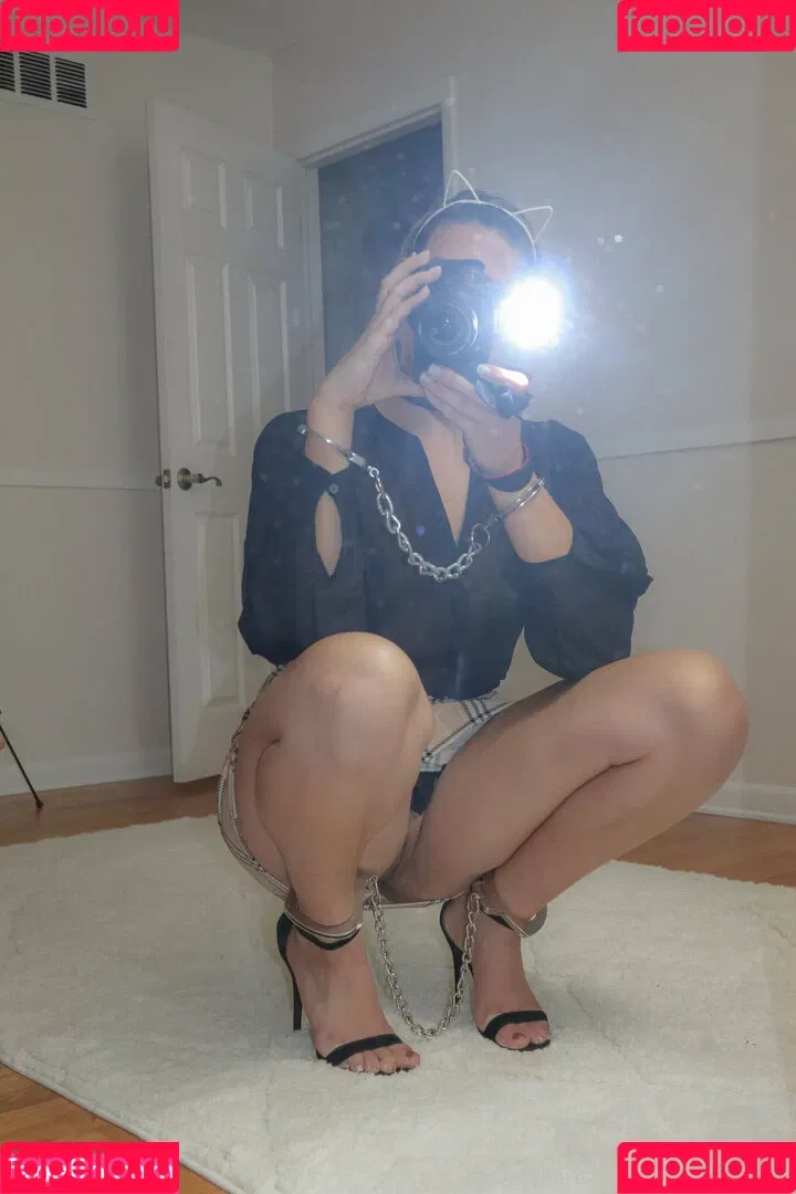 collaredbabe Onlyfans Photo Gallery 