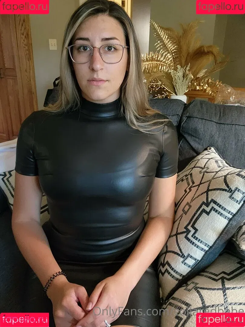 collaredbabe Onlyfans Photo Gallery 