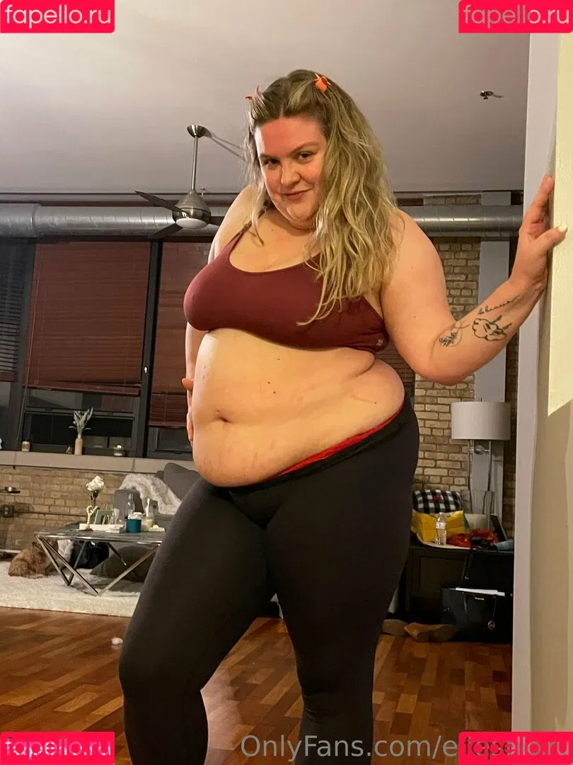 ellesbelly Onlyfans Photo Gallery 