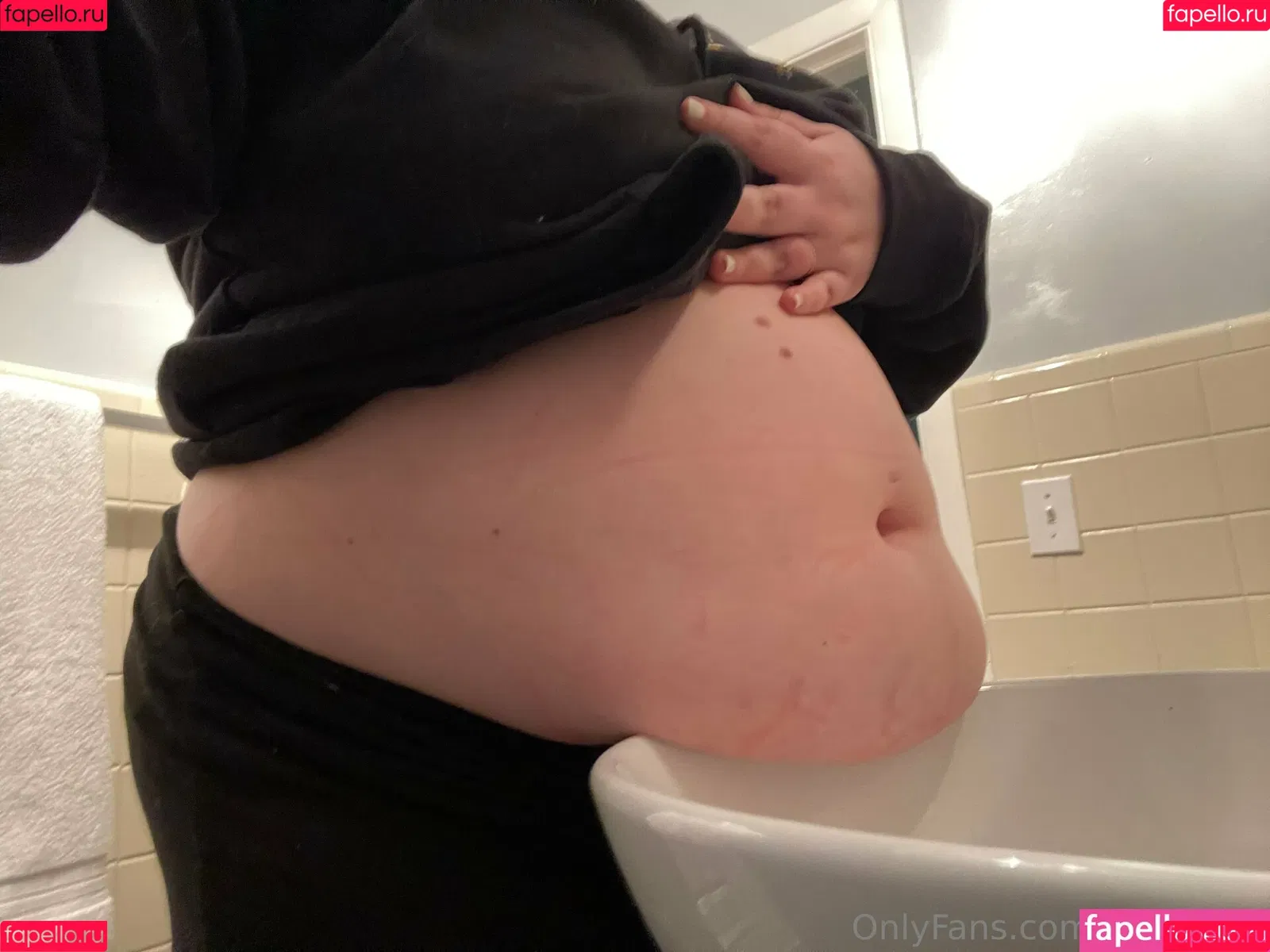 ellesbelly Onlyfans Photo Gallery 