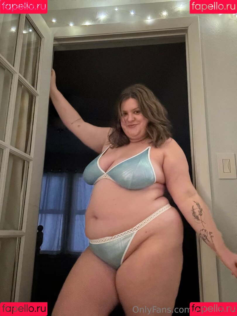 ellesbelly Onlyfans Photo Gallery 