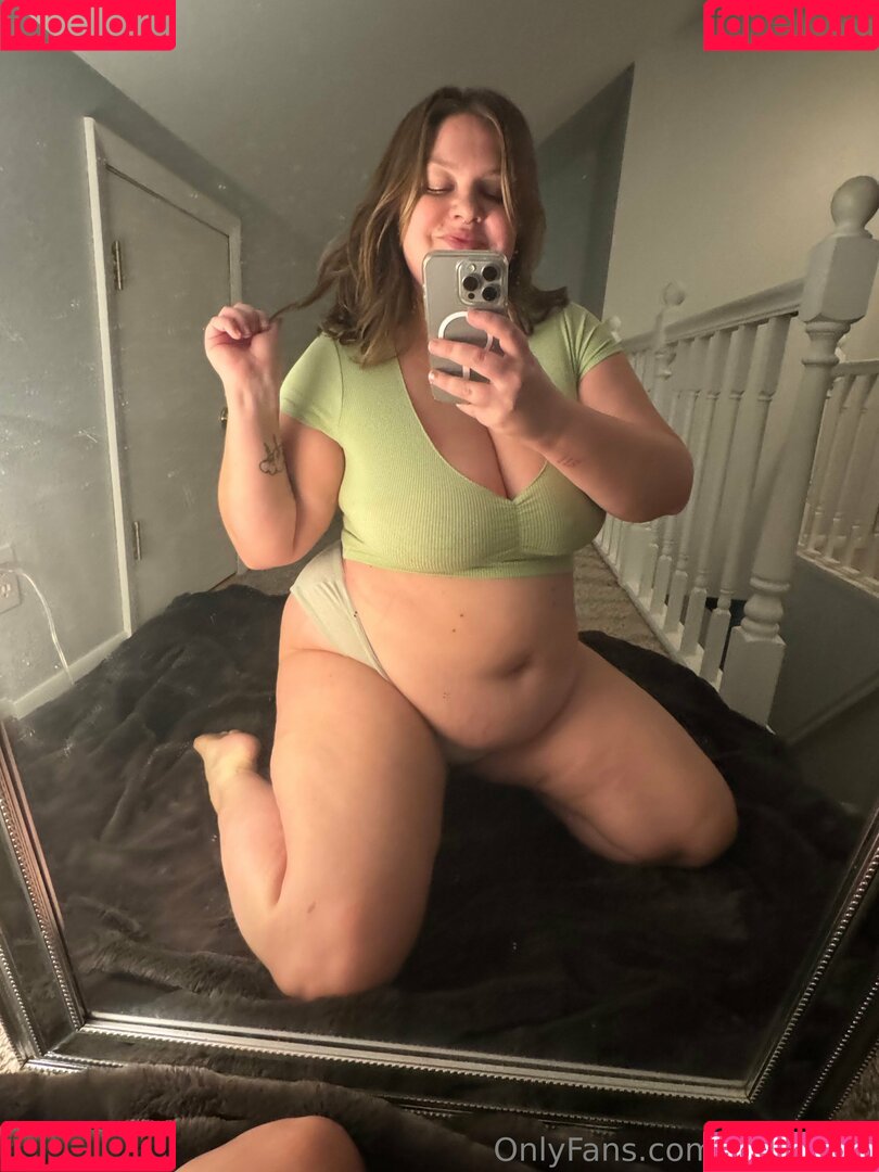 ellesbelly Onlyfans Photo Gallery 