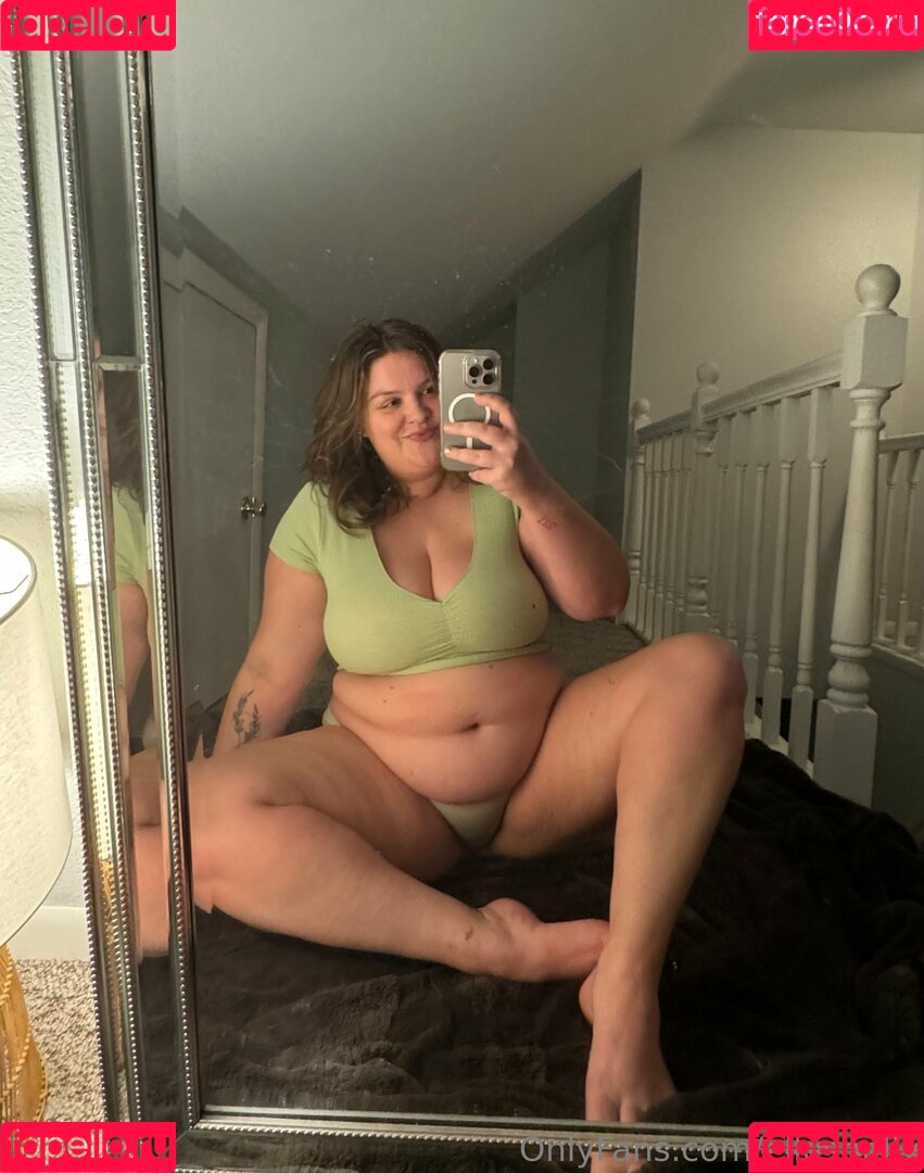 ellesbelly Onlyfans Photo Gallery 