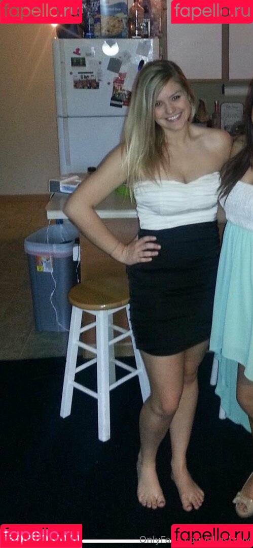 ellesbelly Onlyfans Photo Gallery 