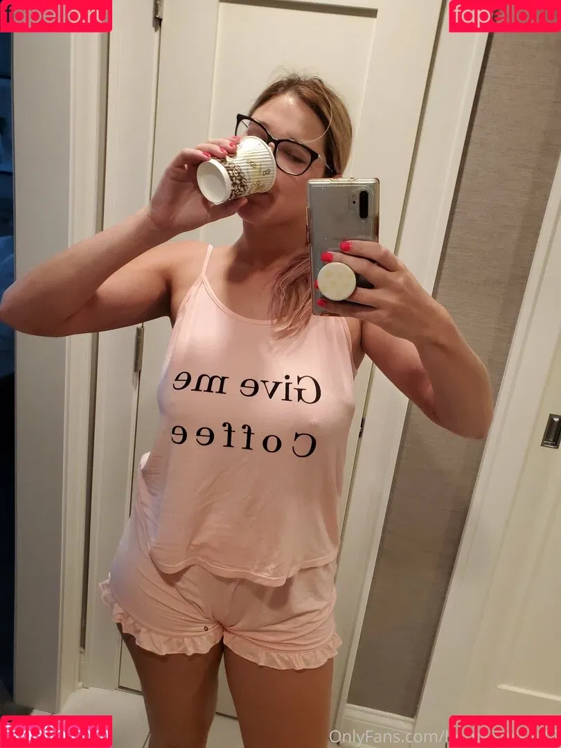 19honeysuckle Onlyfans Photo Gallery 