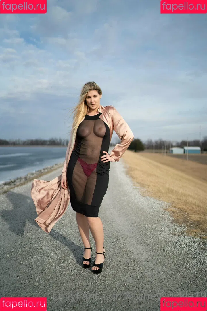 19honeysuckle Onlyfans Photo Gallery 