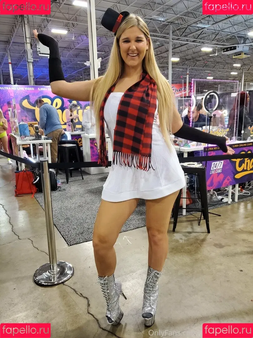 19honeysuckle Onlyfans Photo Gallery 
