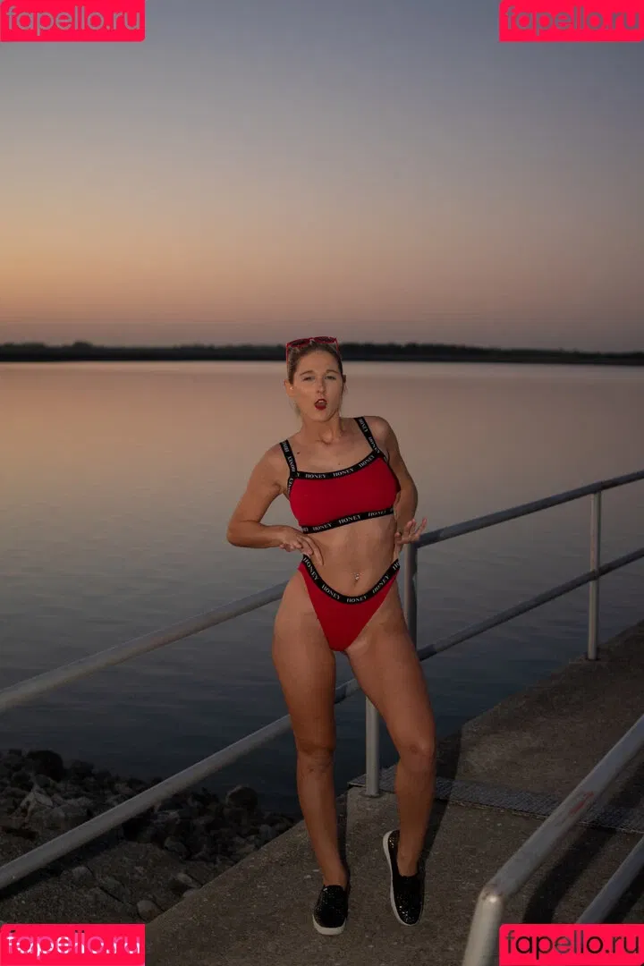 19honeysuckle Onlyfans Photo Gallery 