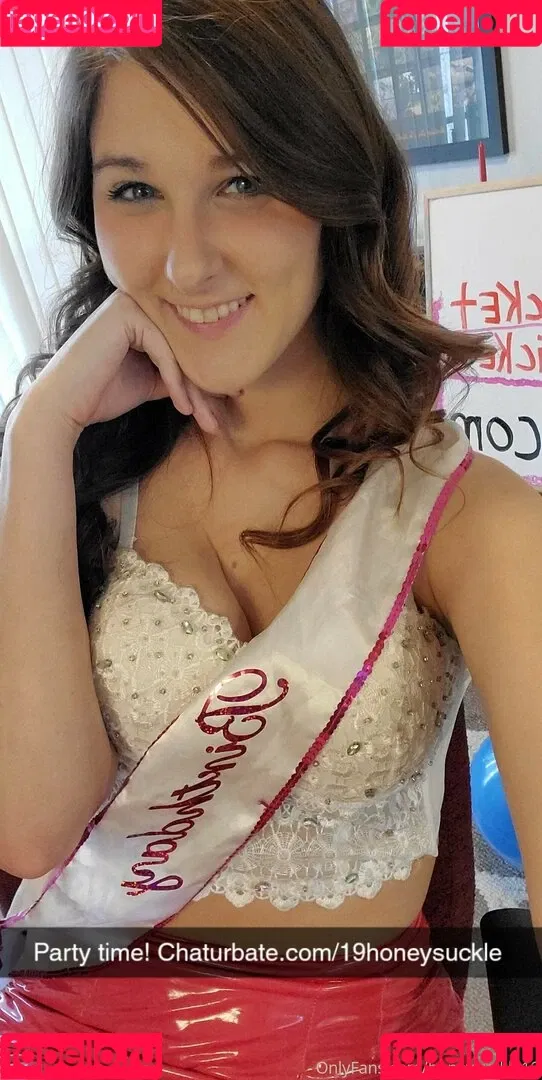 19honeysuckle Onlyfans Photo Gallery 