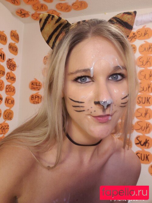 19honeysuckle Onlyfans Photo Gallery 