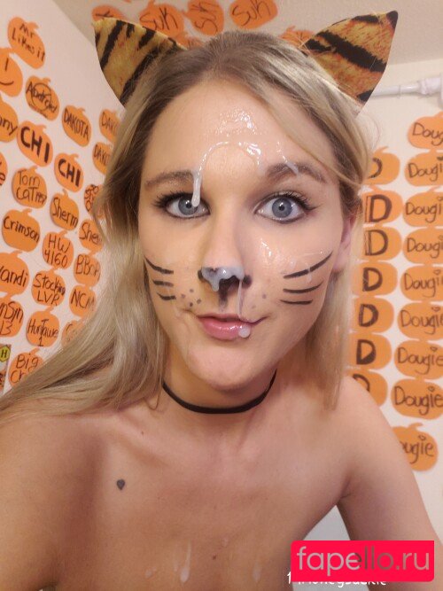 19honeysuckle Onlyfans Photo Gallery 