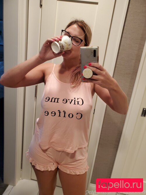 19honeysuckle Onlyfans Photo Gallery 
