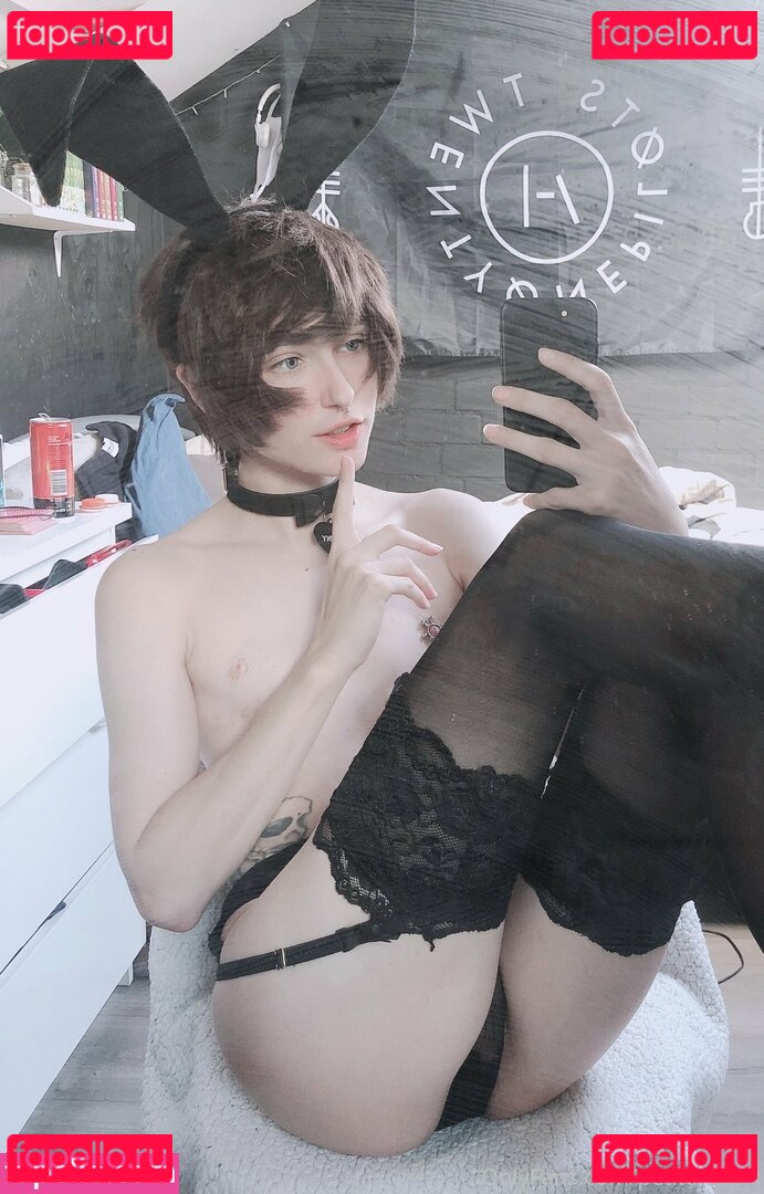 curioussmalltwink / petite-twink Onlyfans Photo Gallery 