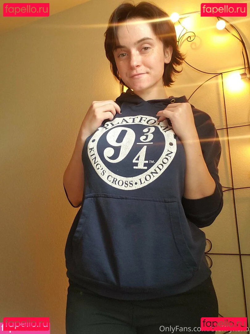 lucylawrence Onlyfans Photo Gallery 