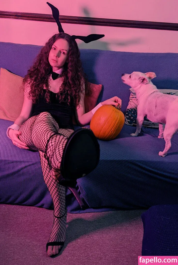 Lady ASMR Onlyfans Photo Gallery 