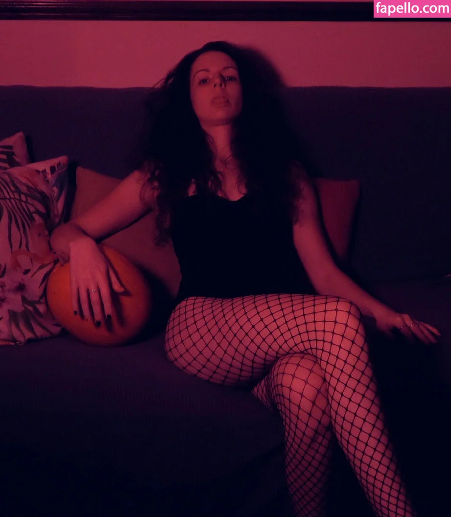 Lady ASMR Onlyfans Photo Gallery 