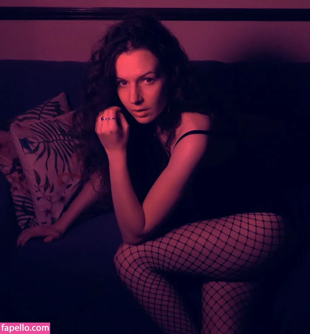 Lady ASMR Onlyfans Photo Gallery 