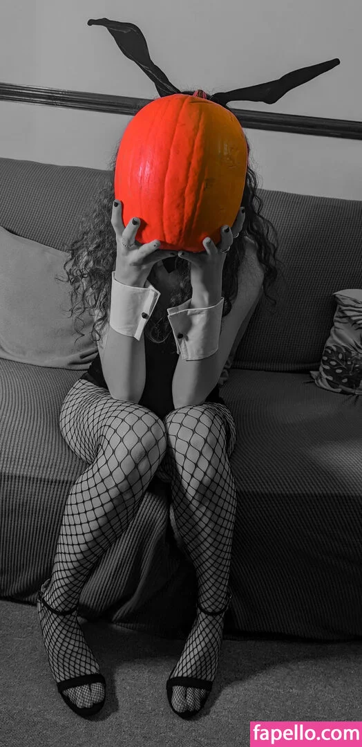 Lady ASMR Onlyfans Photo Gallery 