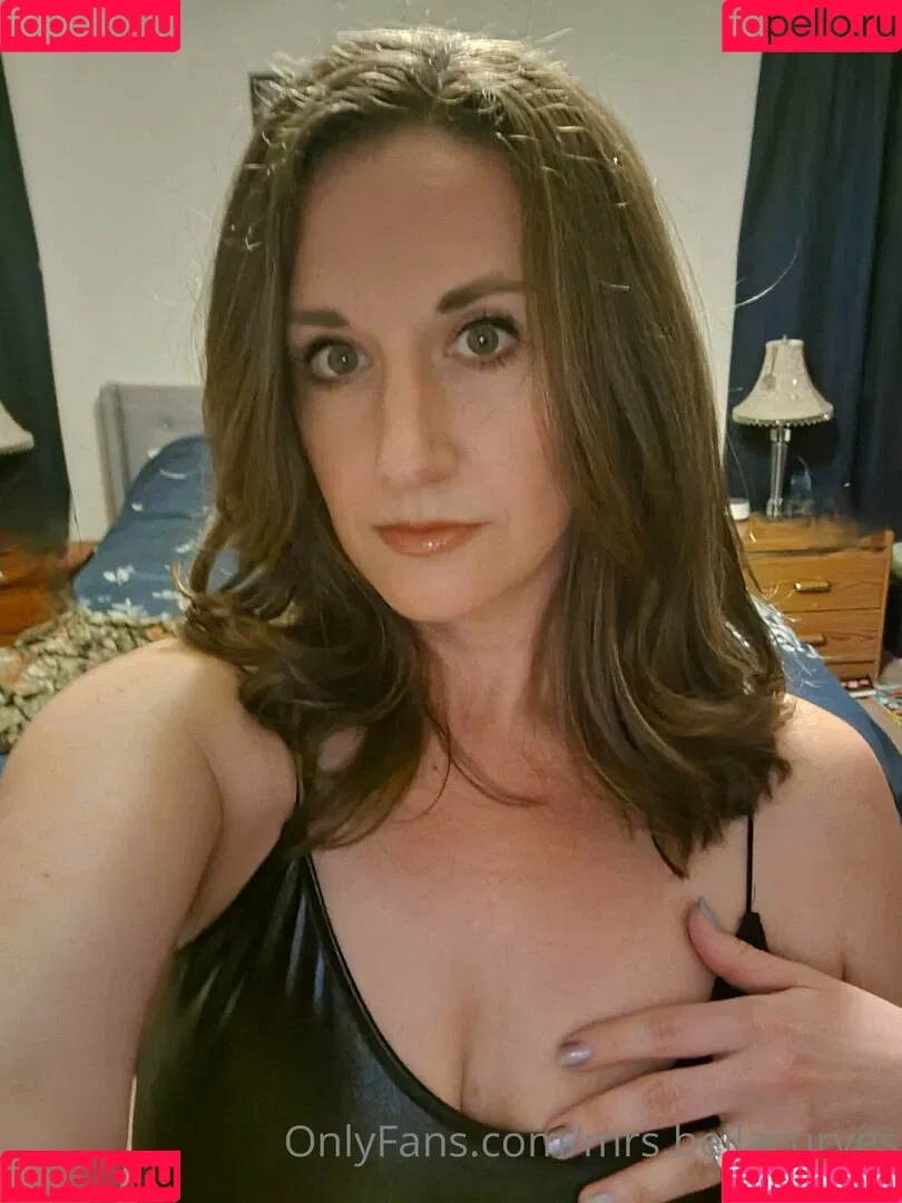 Mrs. Bella Curves Onlyfans Photo Gallery 
