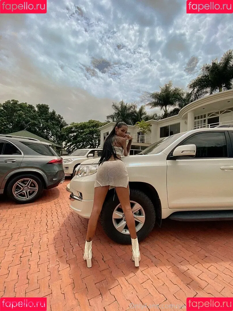 Laura Saenz Onlyfans Photo Gallery 