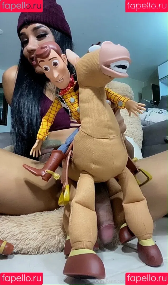 Laura Saenz Onlyfans Photo Gallery 