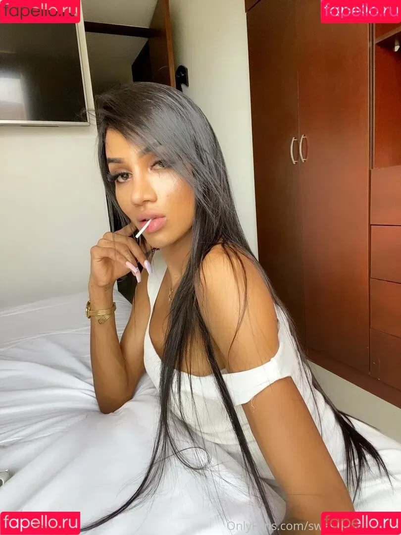 Laura Saenz Onlyfans Photo Gallery 