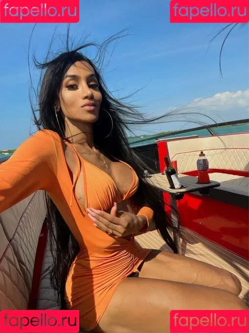 Laura Saenz Onlyfans Photo Gallery 