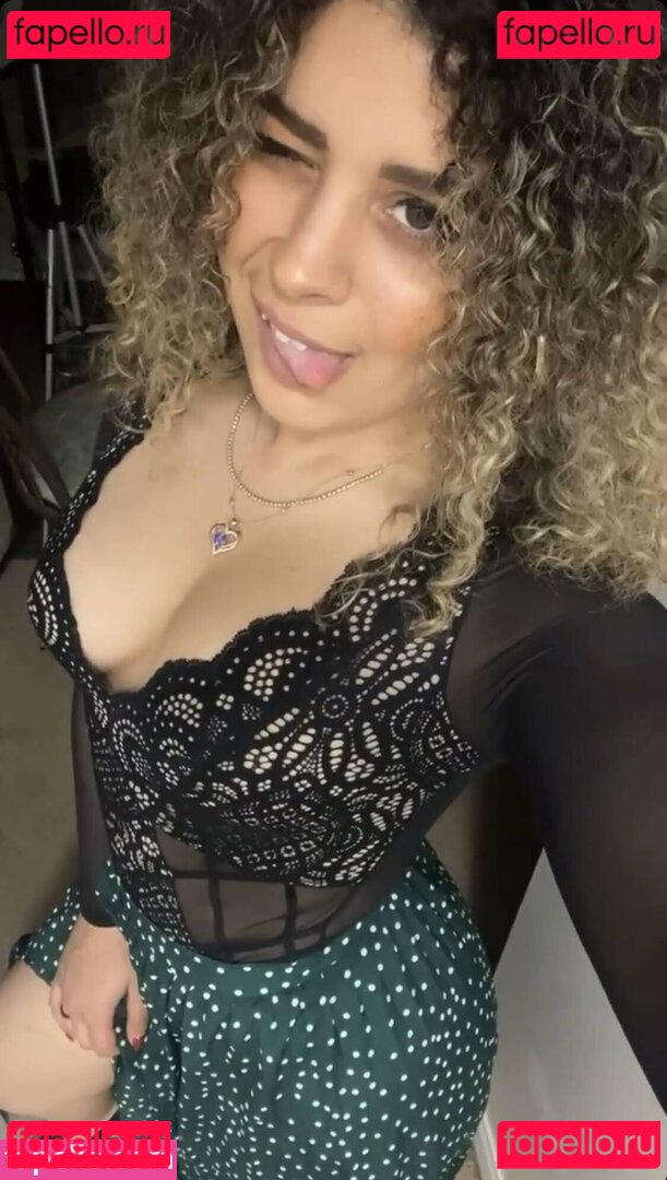 JustYeliz / yesjulz Onlyfans Photo Gallery 