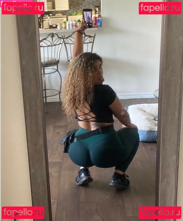 JustYeliz / yesjulz Onlyfans Photo Gallery 