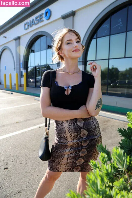 Octavia Red Onlyfans Photo Gallery 