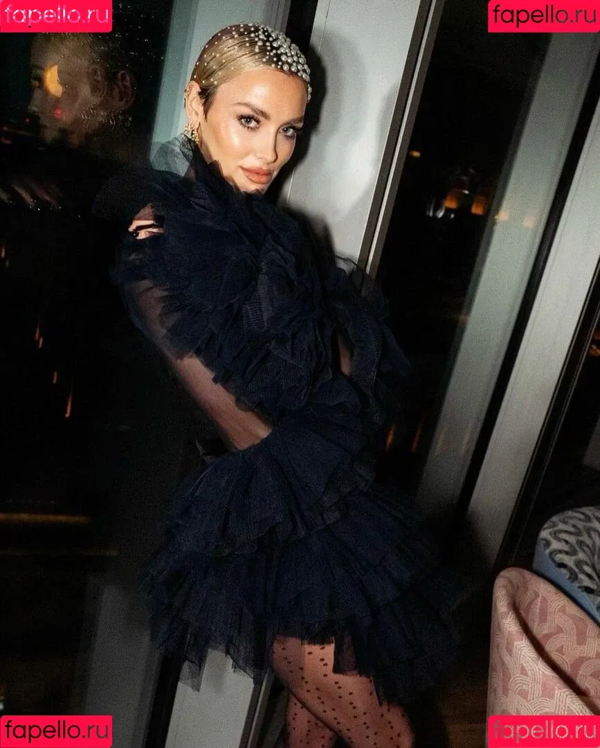 Wallis Day Onlyfans Photo Gallery 