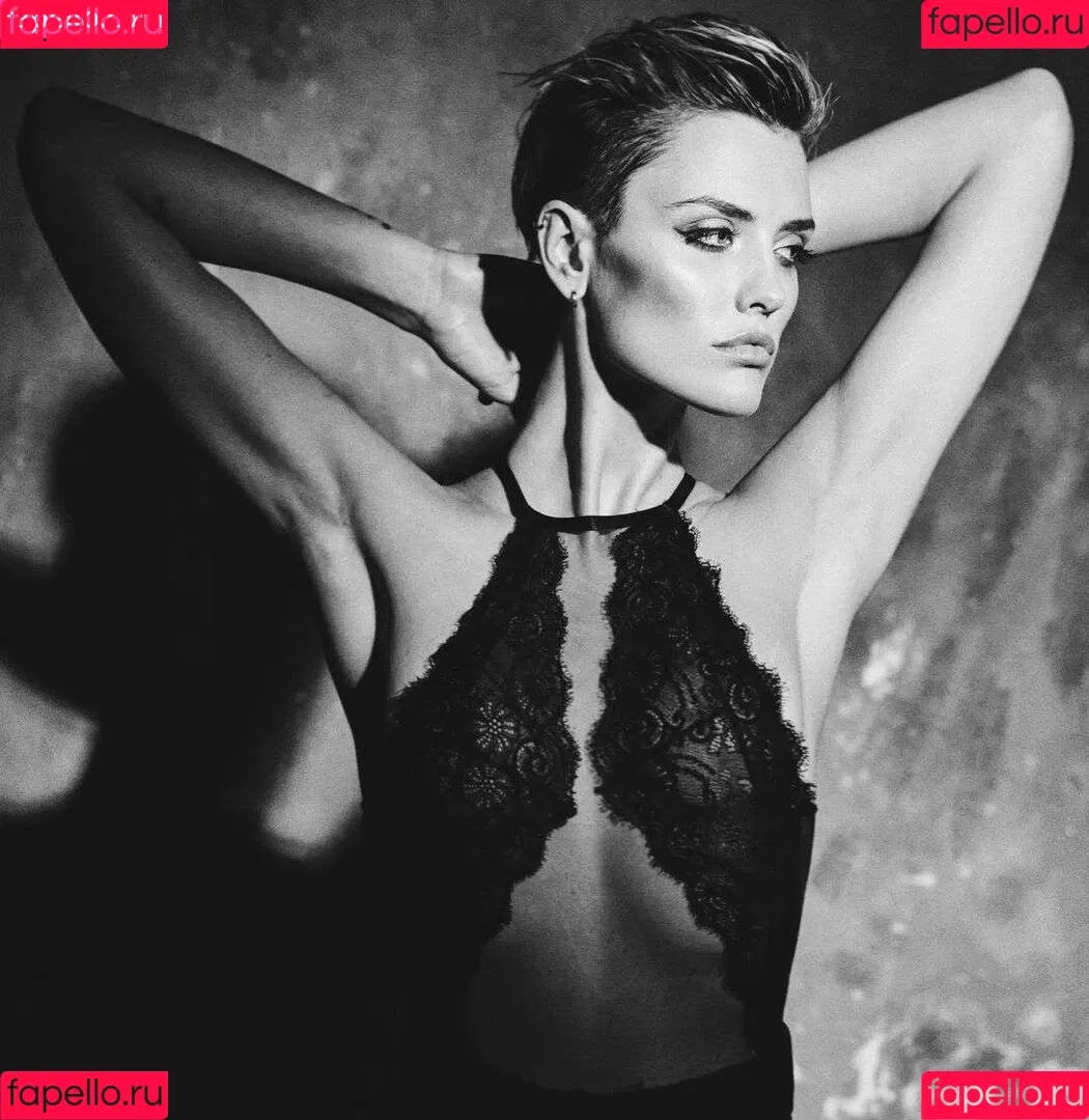 Wallis Day Onlyfans Photo Gallery 