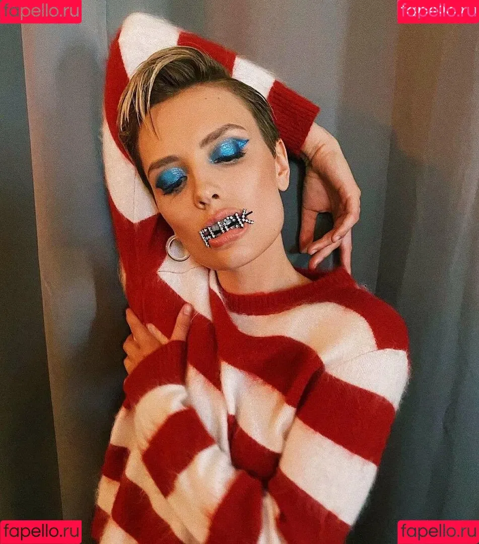 Wallis Day Onlyfans Photo Gallery 