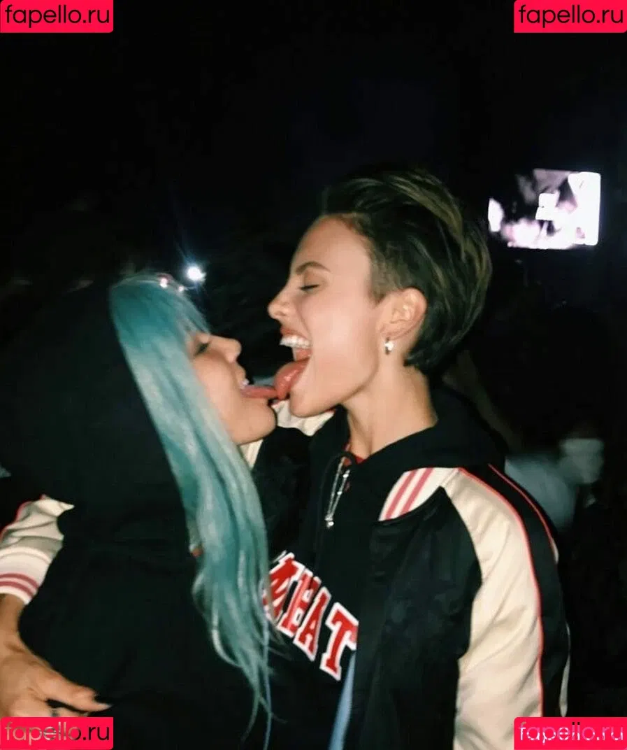 Wallis Day Onlyfans Photo Gallery 