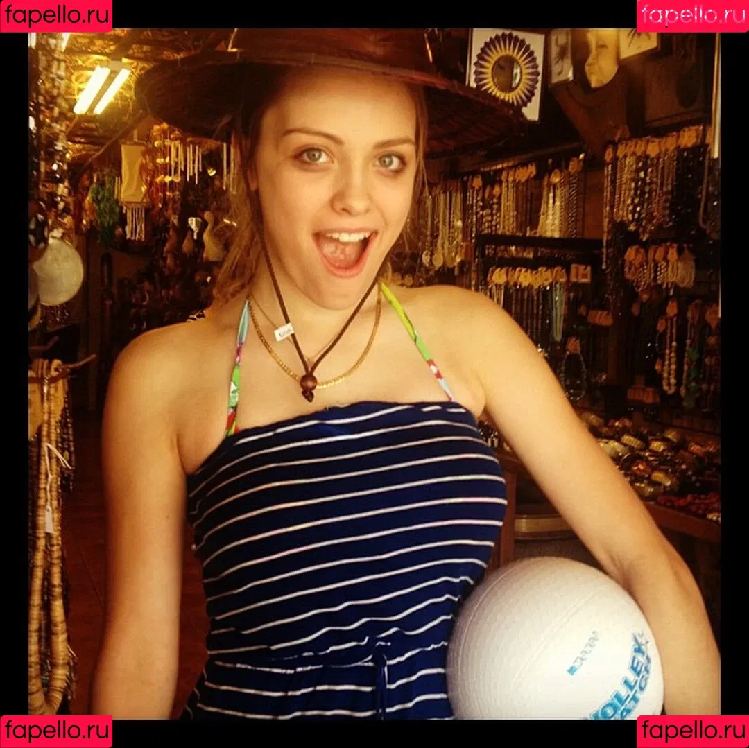 Wallis Day Onlyfans Photo Gallery 