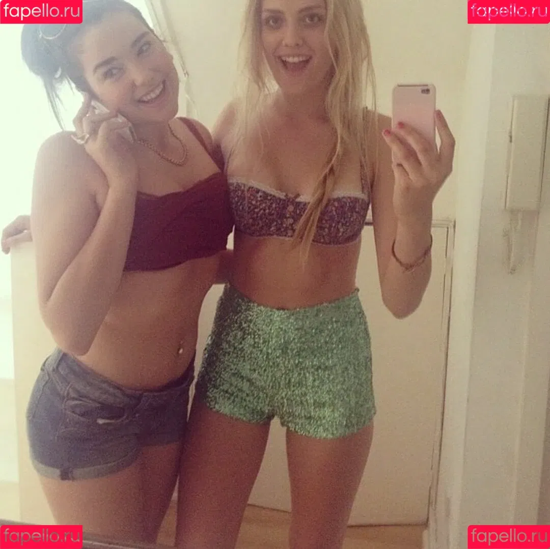 Wallis Day Onlyfans Photo Gallery 