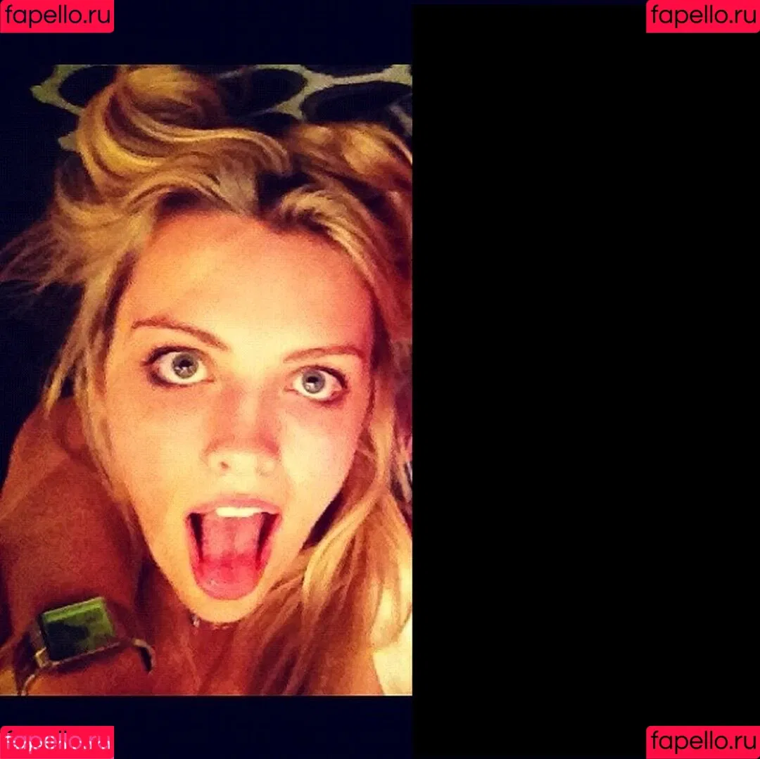 Wallis Day Onlyfans Photo Gallery 
